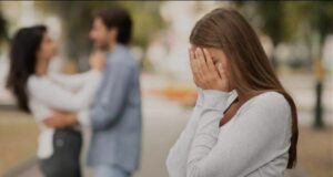 Yuk Intip! Inilah Tanda Tanda Cowok Kamu Selingkuh