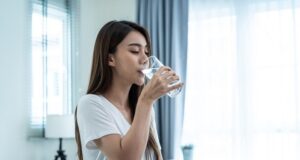 Manfaat Minum Air Hangat untuk Kesehatan Tubuh